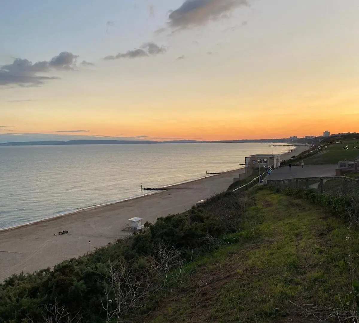 Brand New Beachfront Gf 2 Bed 6 Guests Apartment Bournemouth