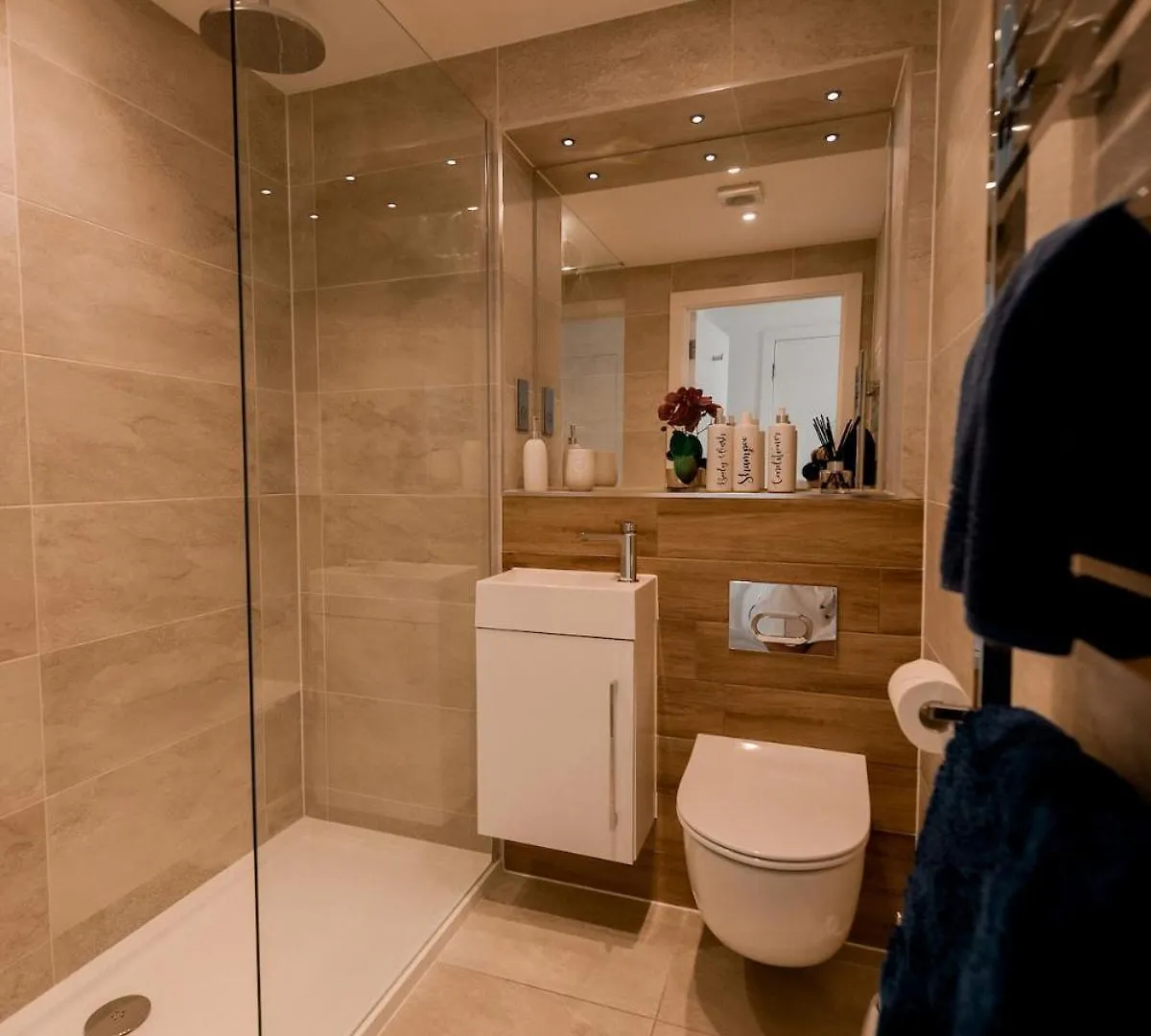 Brand New Beachfront Gf 2 Bed 6 Guests Apartment Bournemouth