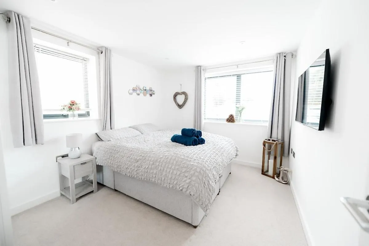 Brand New Beachfront Gf 2 Bed 6 Guests Apartment Bournemouth