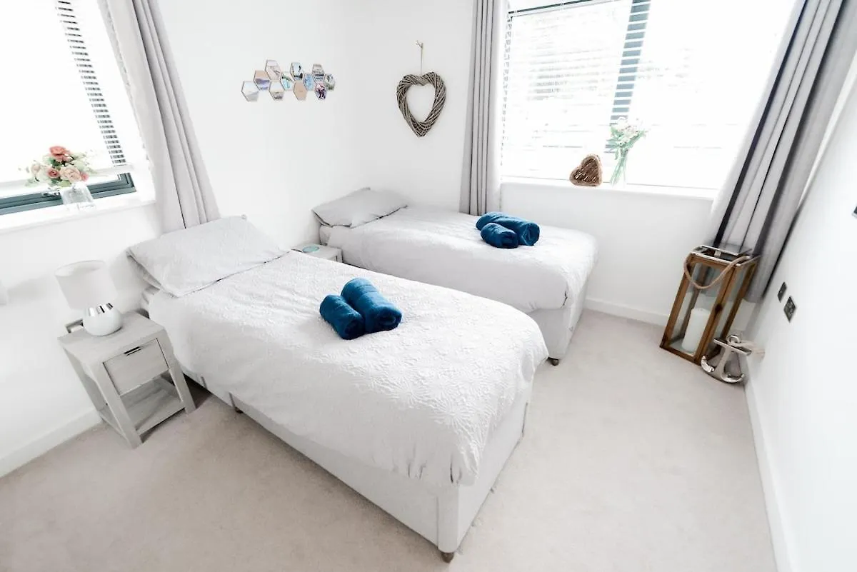 Brand New Beachfront Gf 2 Bed 6 Guests Apartment Bournemouth