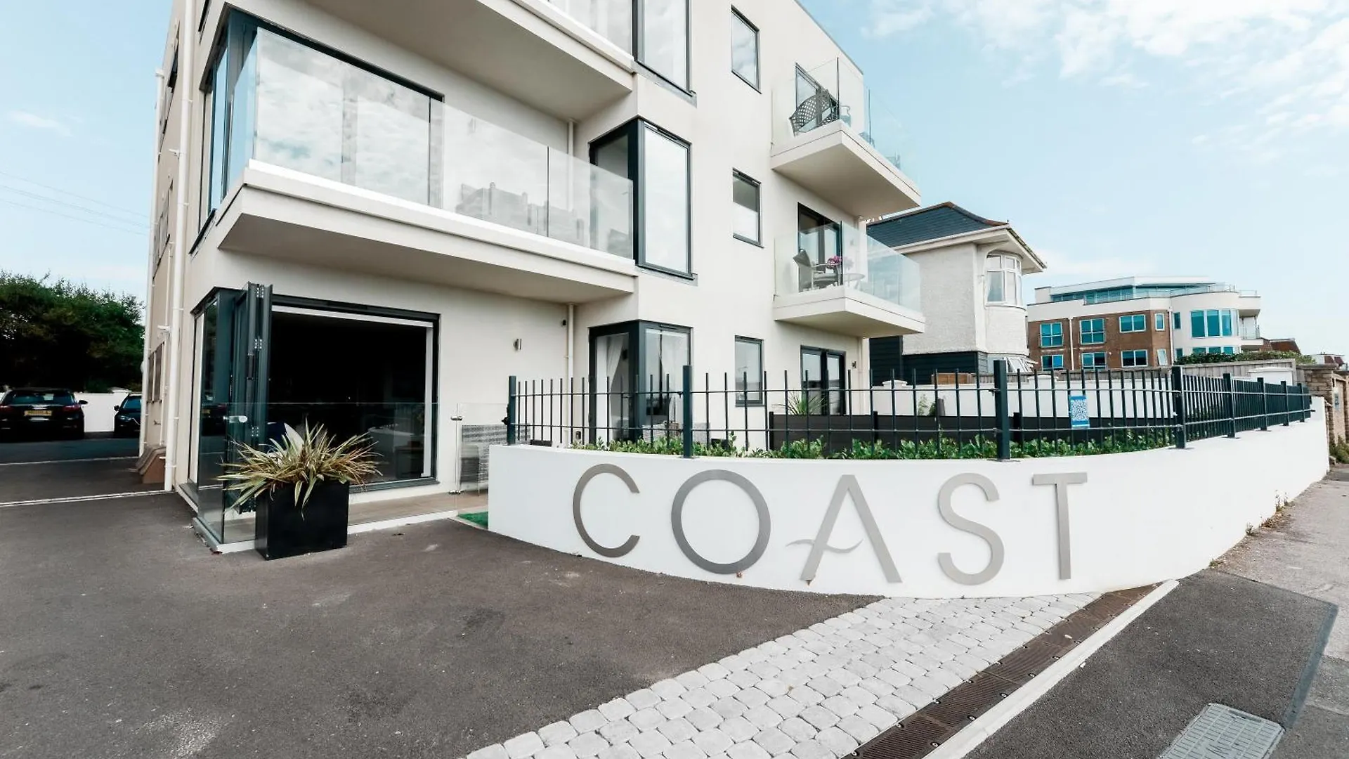 Brand New Beachfront Gf 2 Bed 6 Guests Apartment Bournemouth